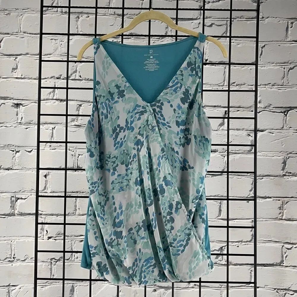 Like new New York and company tank M
